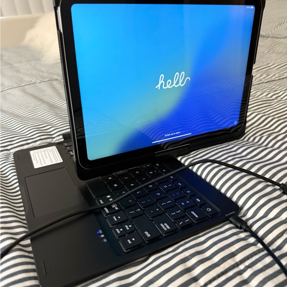iPad w/ Bluetooth rotating keyboard